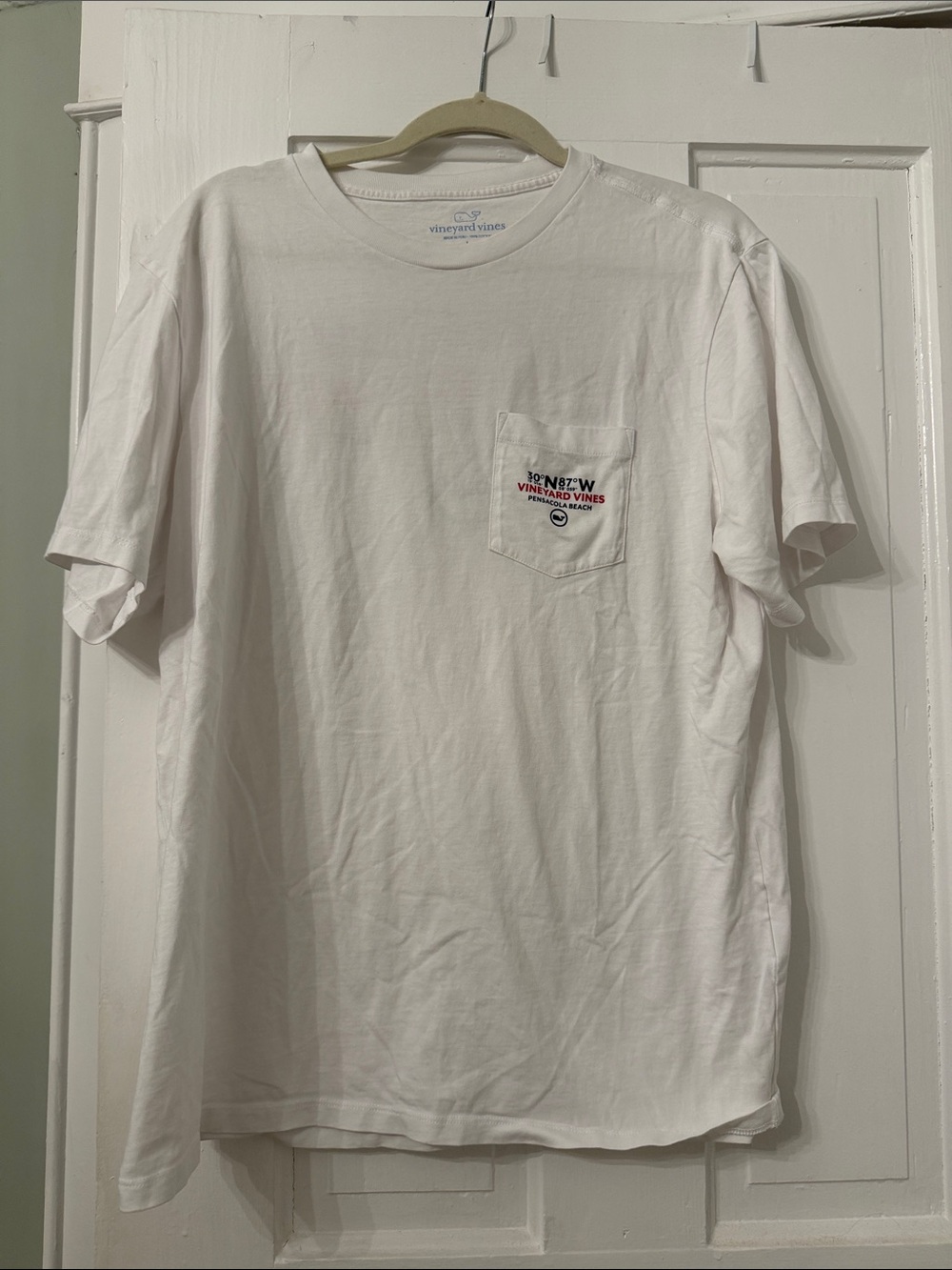 Vineyard Vines Men’s White Short-Sleeve Pocket Tee with Pensacola Beach Logo